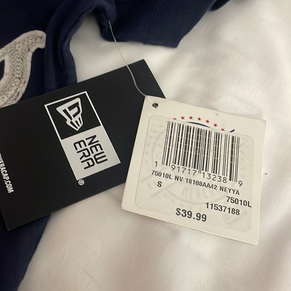 New York Yankees -Navy & Silver sequin Ladies V-Neck, New Era, MLB Baseball - Picture 6 of 16